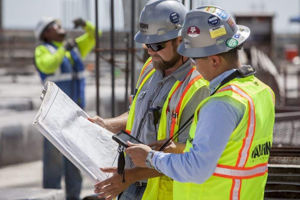 Featured image for Trabajadores de la construcción y niños: Pasos que todos deben tomar para mantenerse bien en el calor