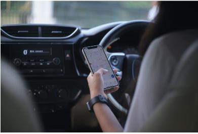 usar-el-telefono-y-conducir-abogados-de-accidente-de-auto-explican-el-peligro