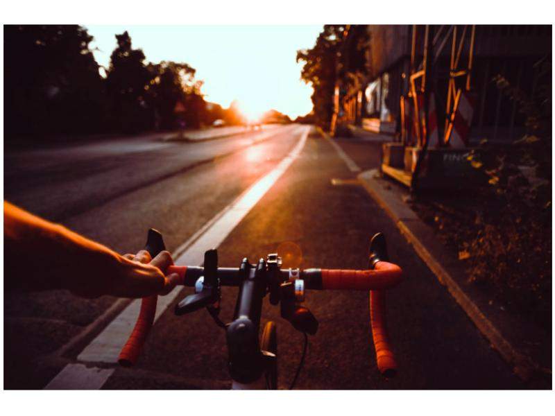 un-abogado-de-accidente-de-bicicleta-analiza-los-riesgos-en-calles-transitadas