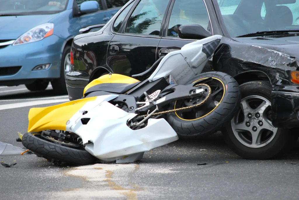 que-esperar-despues-de-que-su-abogado-de-accidente-de-moto-notifique-al-seguro