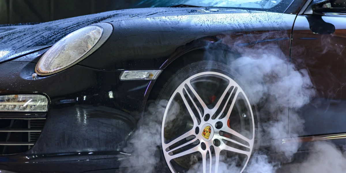 los-abogados-para-accidentes-de-carro-explican-que-considerar-antes-de-usar-su-seguro-tras-un-choque